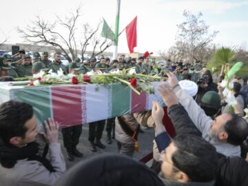 تشییع و خاکسپاری پیکر مطهر یک شهید گمنام در محوطه سپاه استان اردبیل برگزار می‌شود