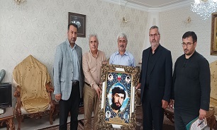 دیدار مدیرکل حفظ آثار دفاع مقدس اردبیل با خانواده شهید «بخت قمیصی»
